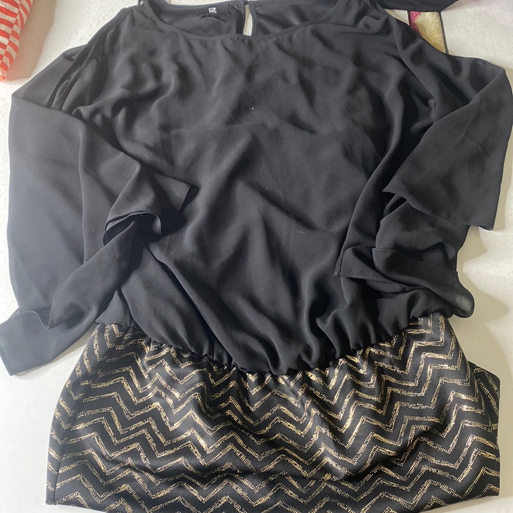IZ Byer size XL Black & Gold cold shoulder bell sleeves dress 33123